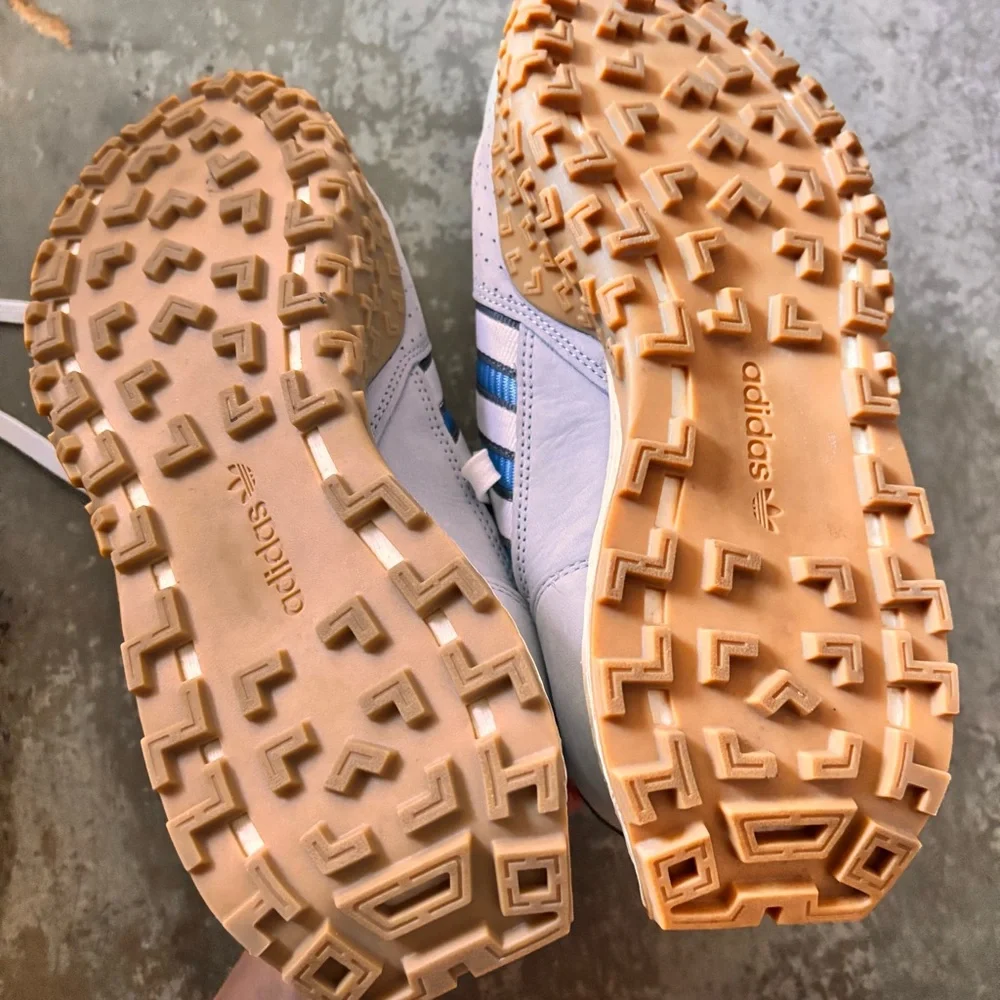 Adidas Retropy men’s 7 blue and white sneakers